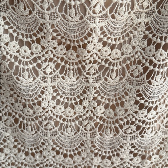 H&M Cream Lace Pencil Skirt | Size Large | Excellent Pre‑Loved - Picture 2 of 5